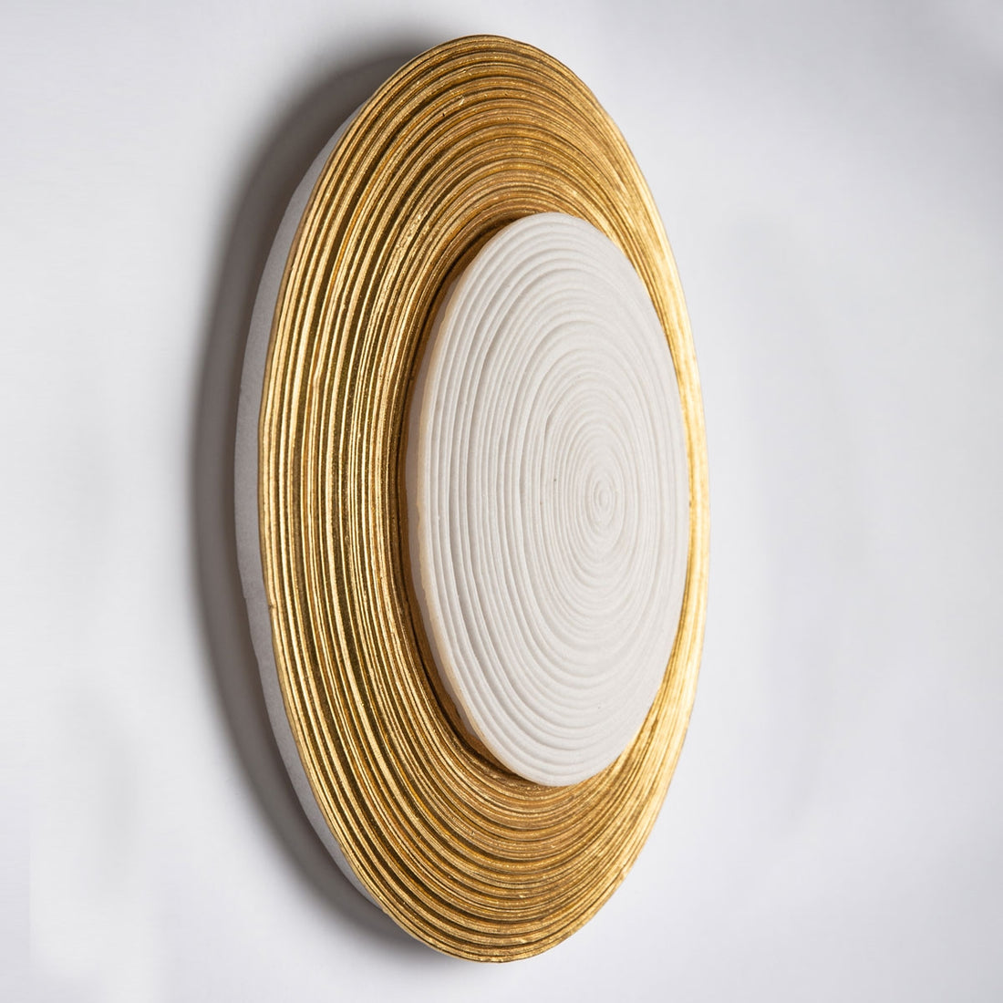 Zen Yang 19"D, Cream/ Gold