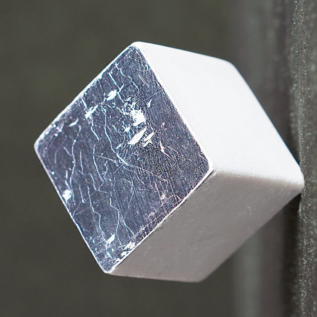 Pivot Wall Play™ Silver Foil