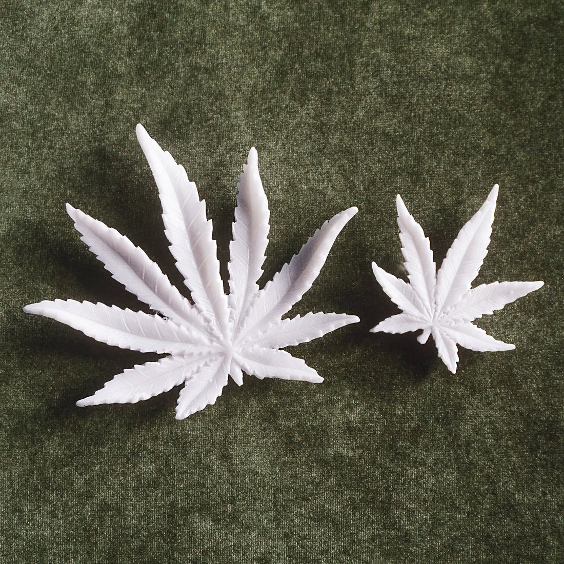 Cannabis Leaf Wall Play™ Off-White